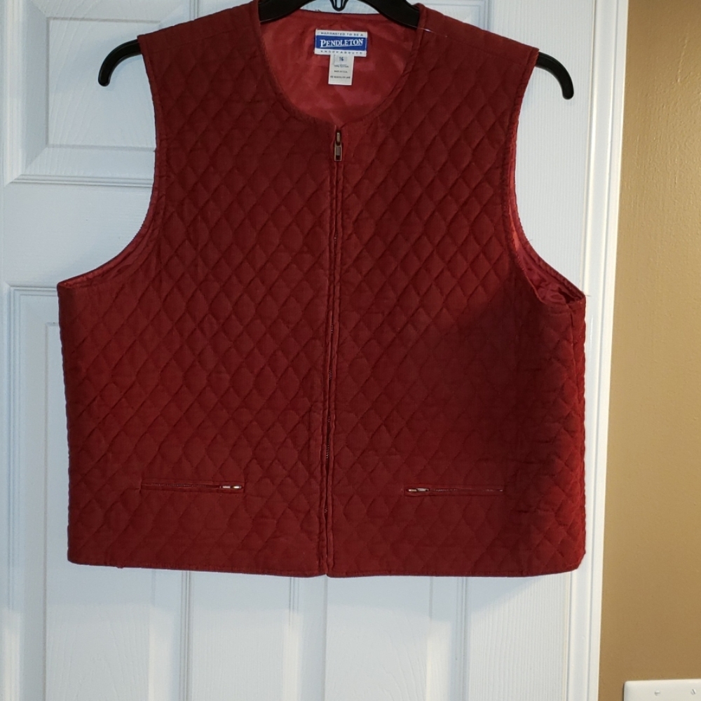1990s Pendleton Knockabouts red quilted vest sz 16